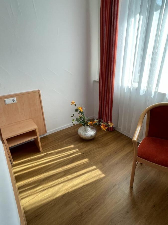 Zum Schwanen Garni Hotel Buggingen Exterior photo