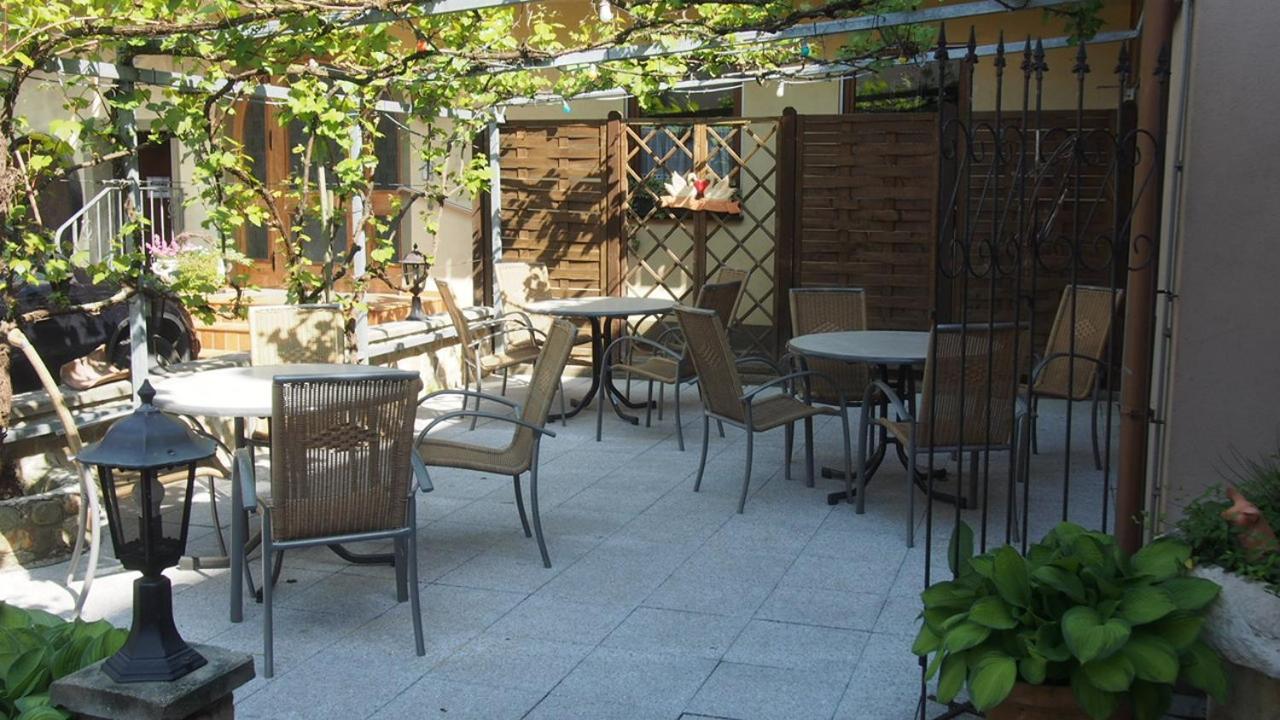 Zum Schwanen Garni Hotel Buggingen Exterior photo